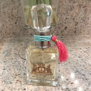 NEW PEACE LOVE & JUICY COUTURE